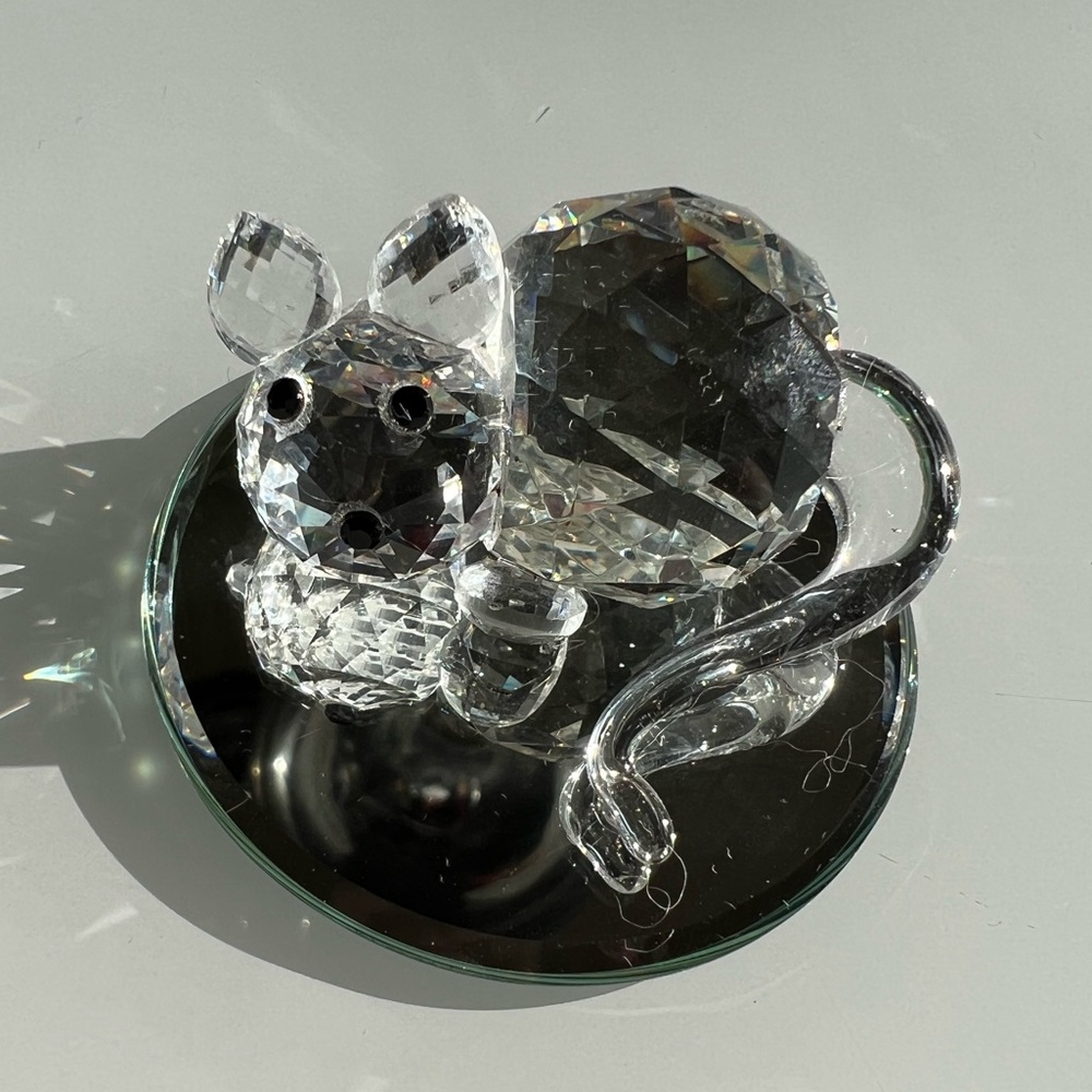 Mini beautiful crystal cat with a stand mirror